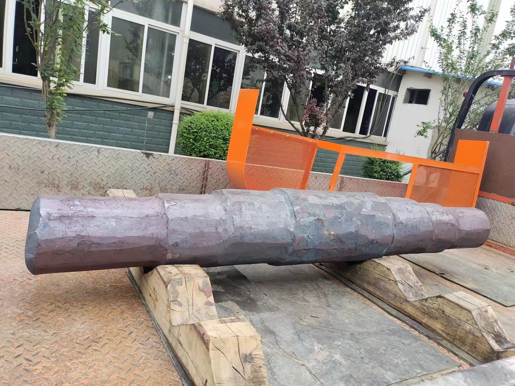 Dövme parçaların özellikleri, uygulama ve üretim süreci detaylı olarak anlatılmaktadır.