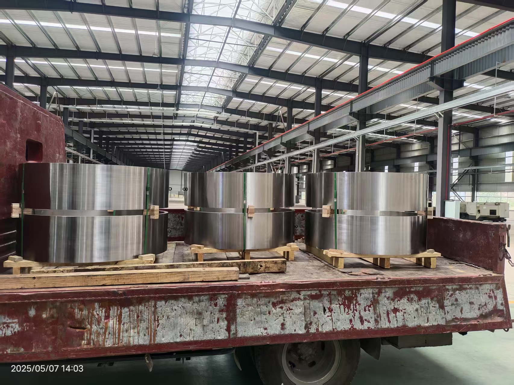 İçi boş aks ön aks dövmeleri ne tür mekanik ekipman dövmeleri için uygundur?